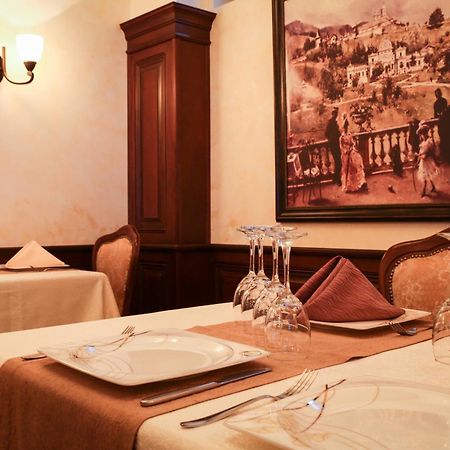 Hotel Foisorul Cu Flori Sinaia Esterno foto