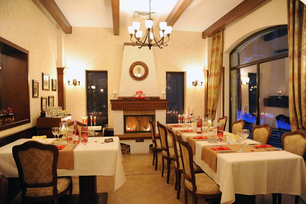 Hotel Foisorul Cu Flori Sinaia Esterno foto
