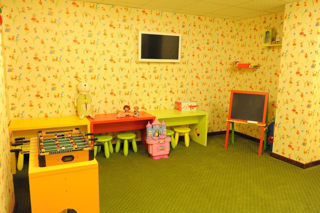 Hotel Foisorul Cu Flori Sinaia Esterno foto