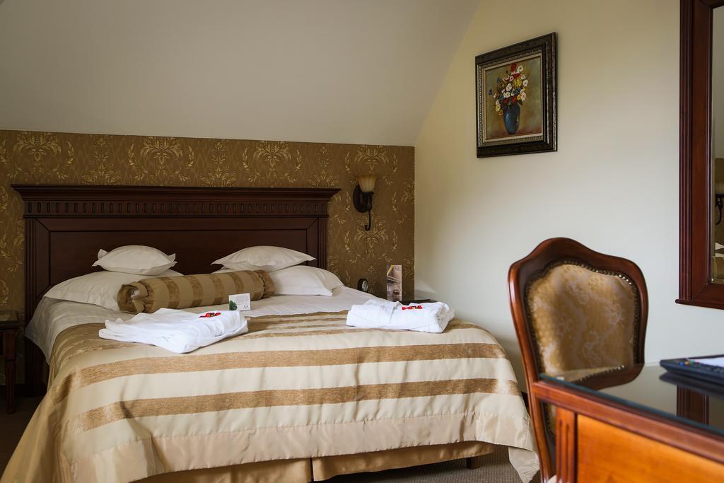Hotel Foisorul Cu Flori Sinaia Esterno foto