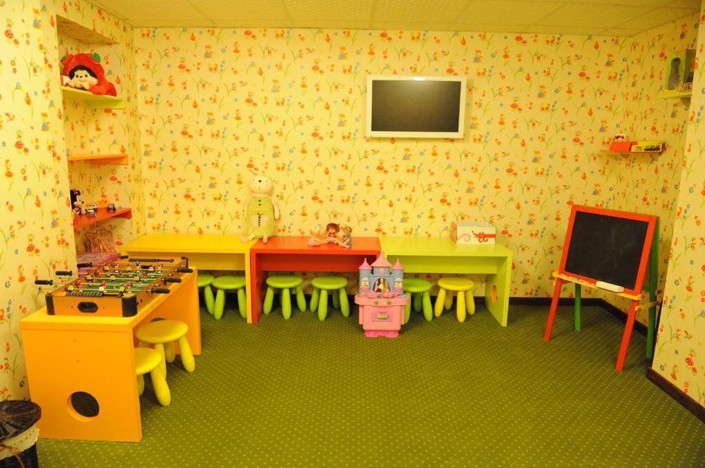 Hotel Foisorul Cu Flori Sinaia Esterno foto