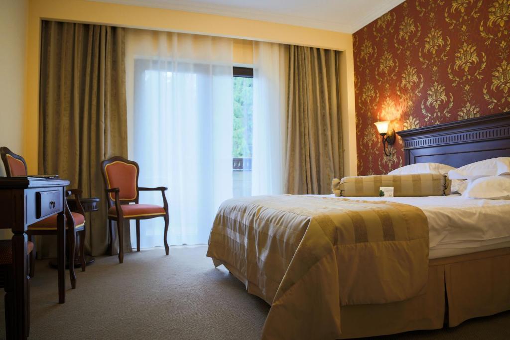 Hotel Foisorul Cu Flori Sinaia Esterno foto