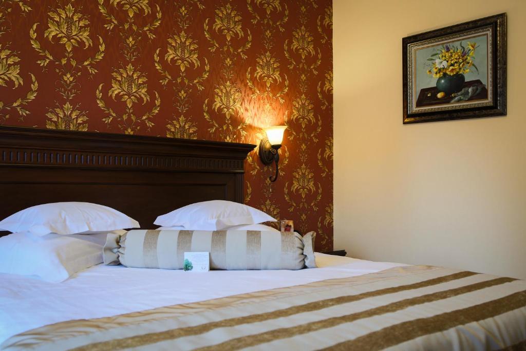 Hotel Foisorul Cu Flori Sinaia Esterno foto