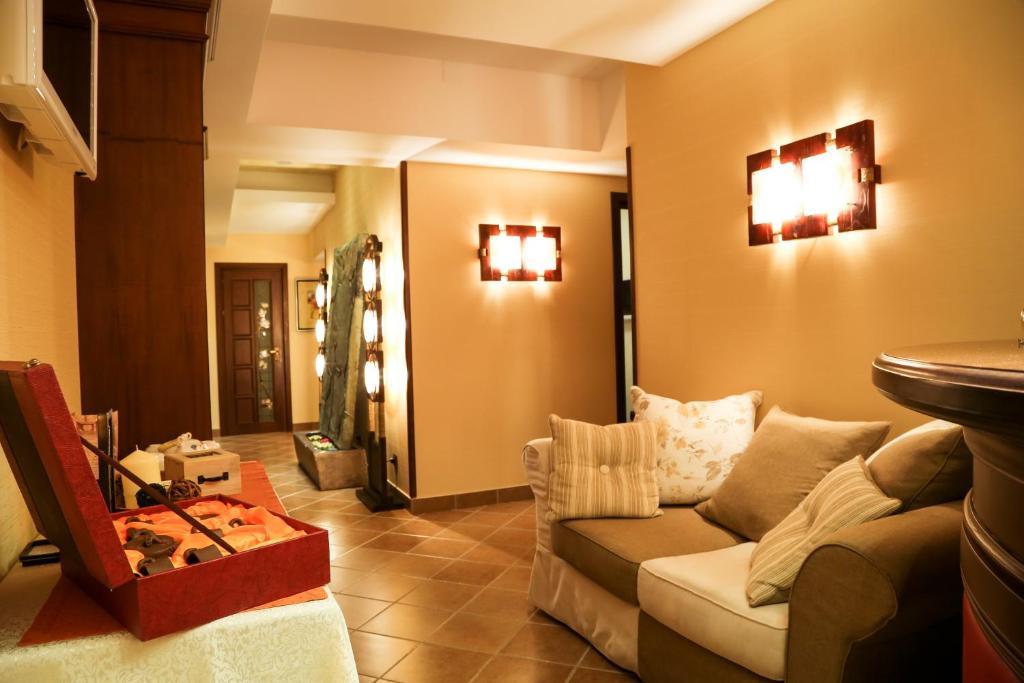 Hotel Foisorul Cu Flori Sinaia Esterno foto
