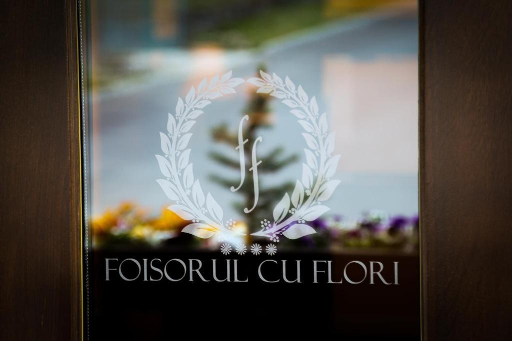 Hotel Foisorul Cu Flori Sinaia Esterno foto