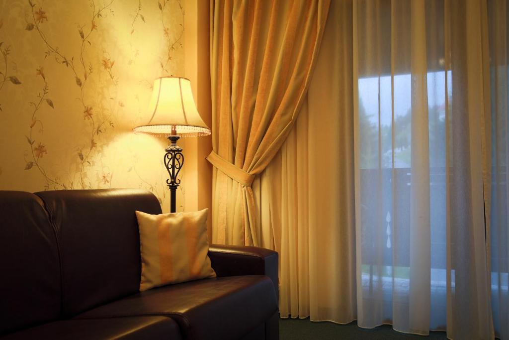 Hotel Foisorul Cu Flori Sinaia Esterno foto