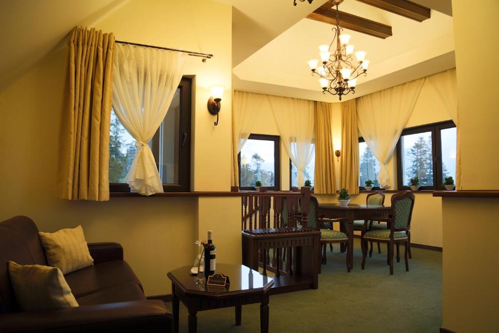 Hotel Foisorul Cu Flori Sinaia Esterno foto
