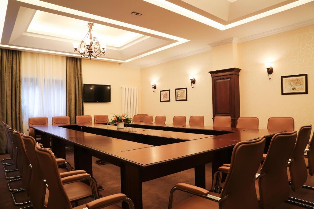 Hotel Foisorul Cu Flori Sinaia Esterno foto