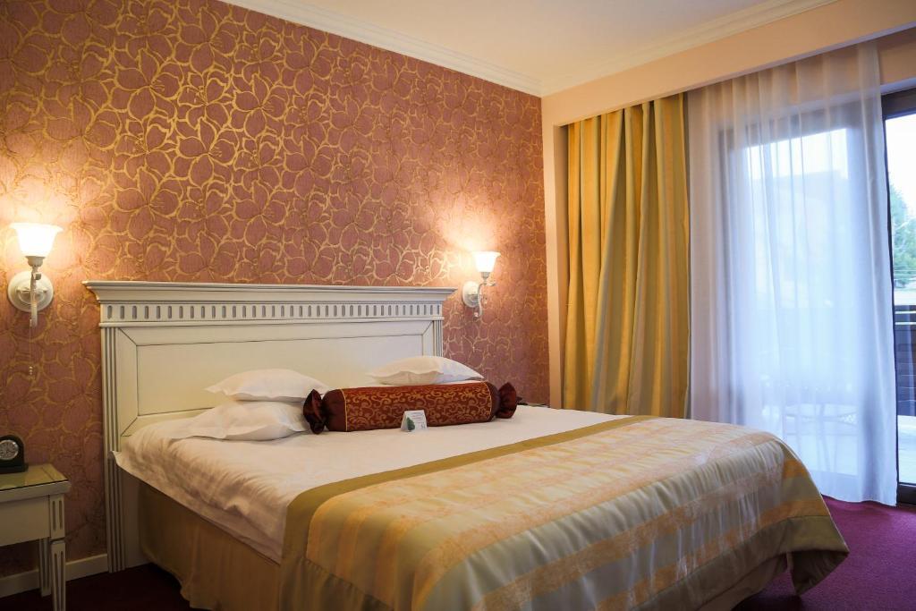Hotel Foisorul Cu Flori Sinaia Camera foto