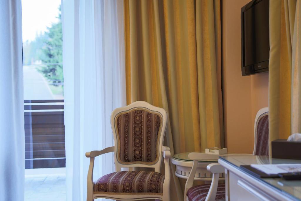 Hotel Foisorul Cu Flori Sinaia Camera foto