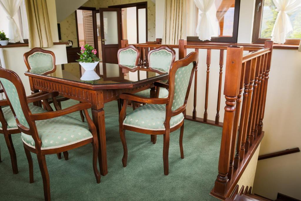 Hotel Foisorul Cu Flori Sinaia Esterno foto