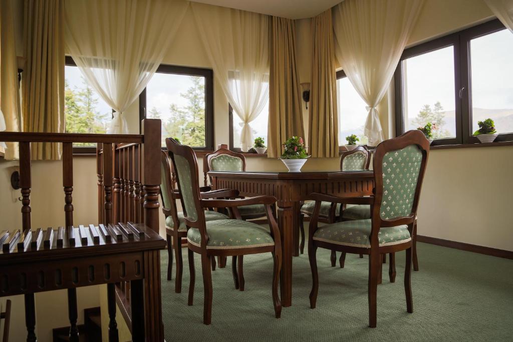 Hotel Foisorul Cu Flori Sinaia Esterno foto