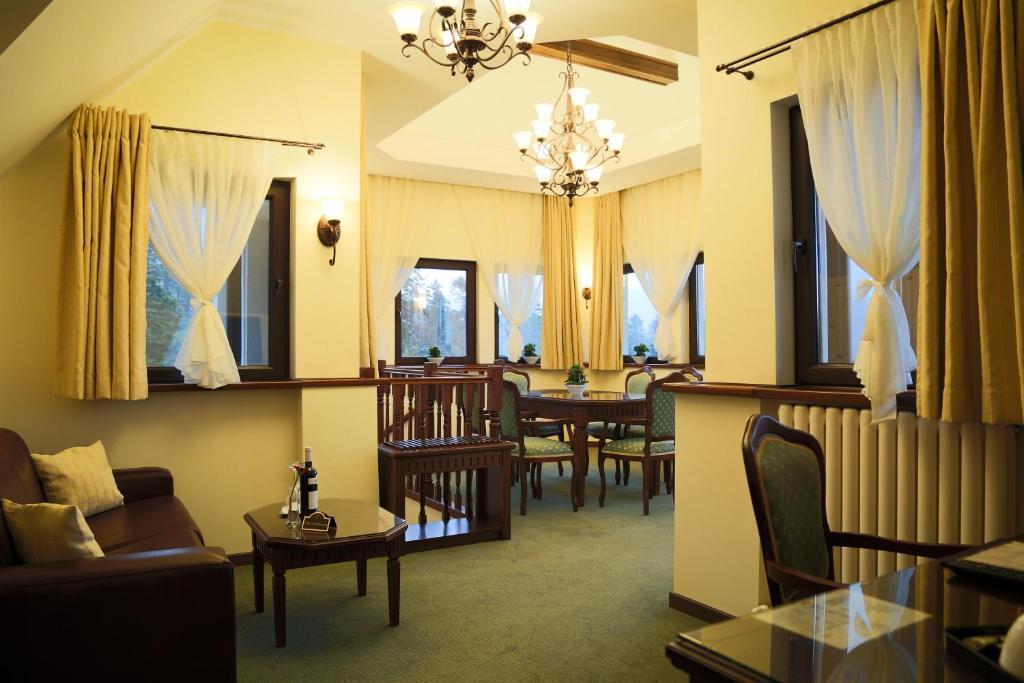 Hotel Foisorul Cu Flori Sinaia Esterno foto