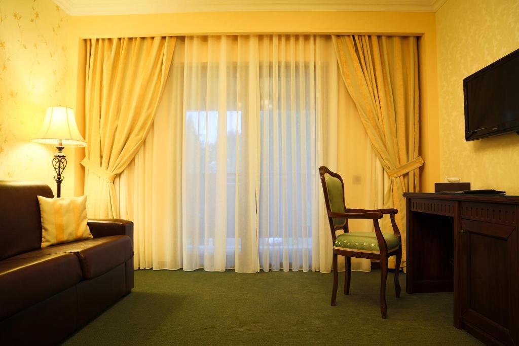 Hotel Foisorul Cu Flori Sinaia Esterno foto